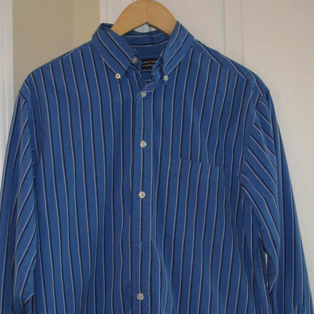 Mens Shirt Roundtree and Yorke Size M 100 %Cotton Striped Blue Long Sleeve